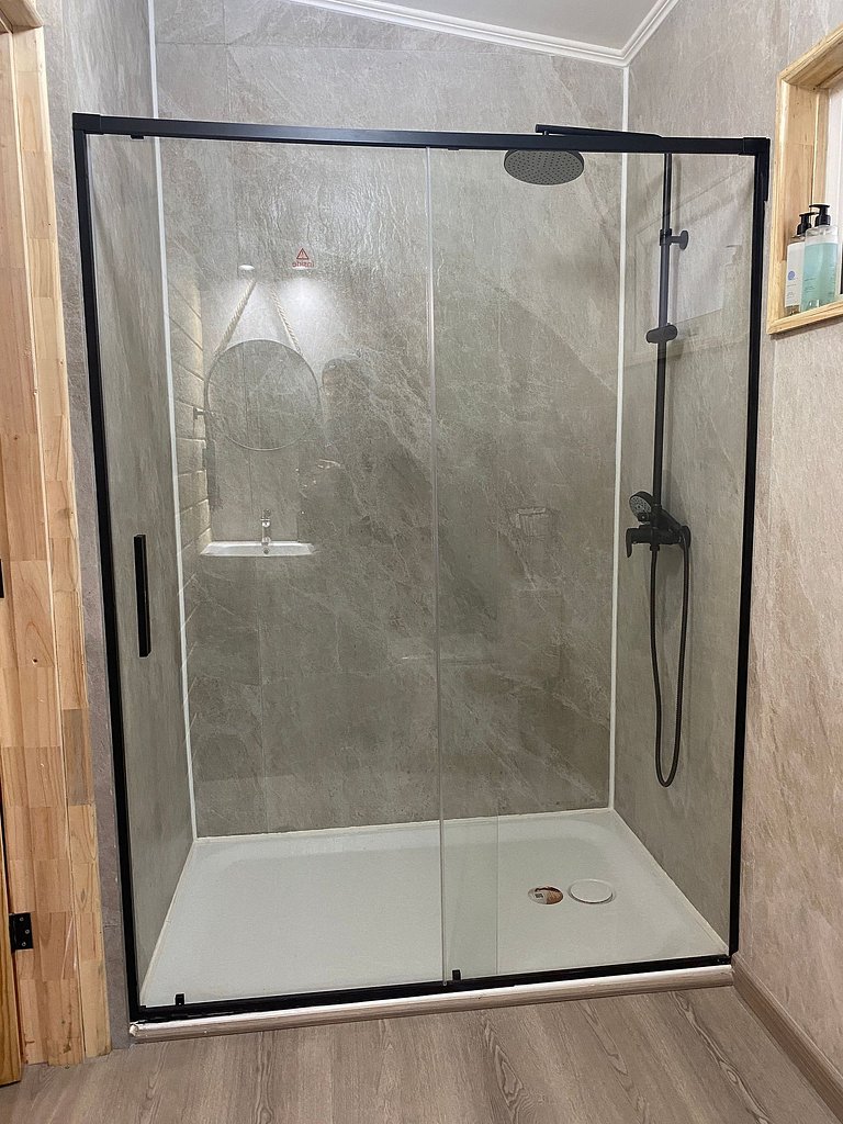 Container con tina temperada